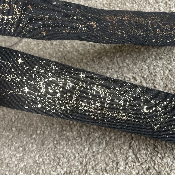 chanel holiday special edition ribbon with Camilla - Picture 3 of 3